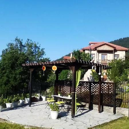 Guest house Ey-Giann *